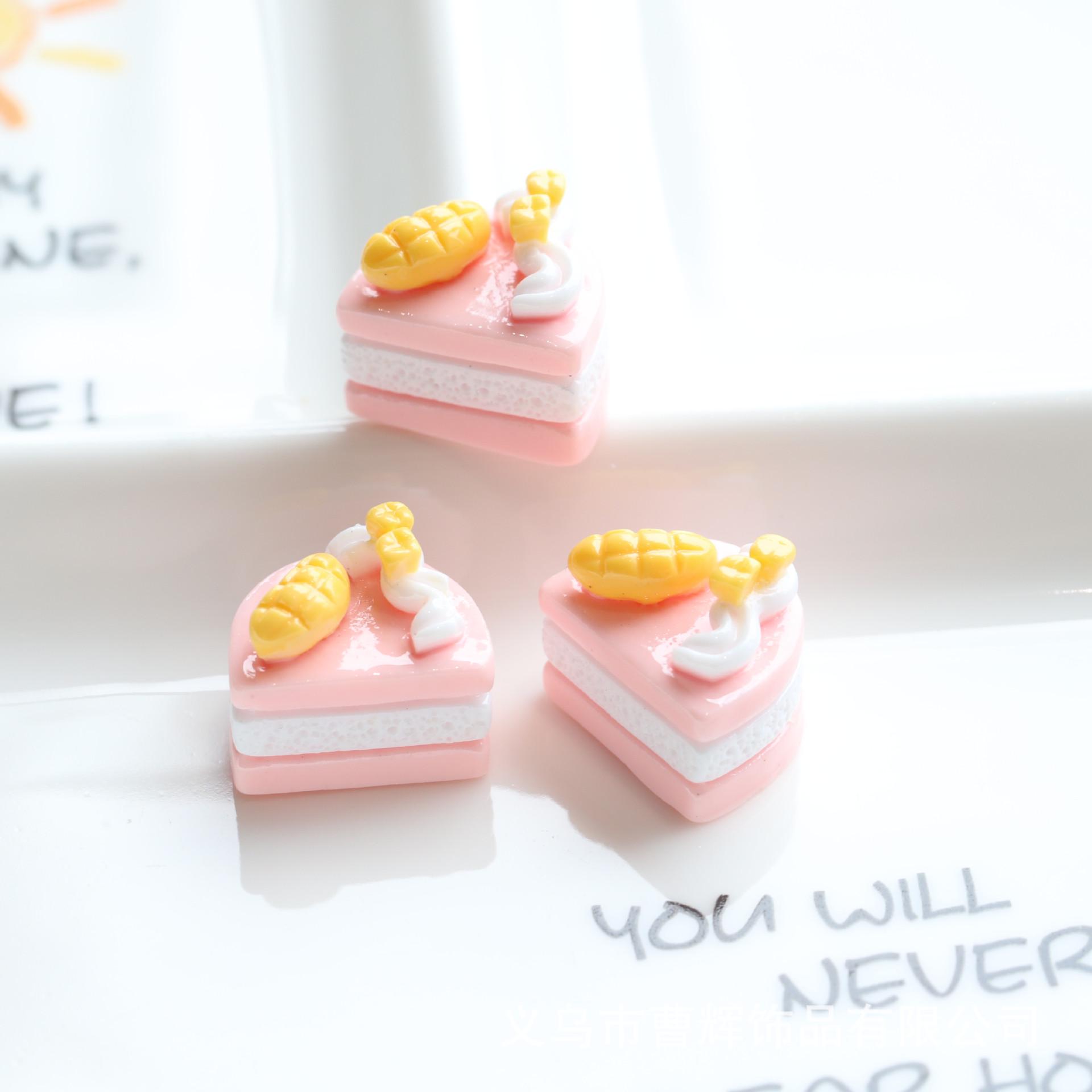 

Набор для самостоятельного изготовления брелока-подвески в виде черничного торта со смолой, кремовым клеем и аксессуарами для украшений Approx. 1.8cm x 2.0cm розовый