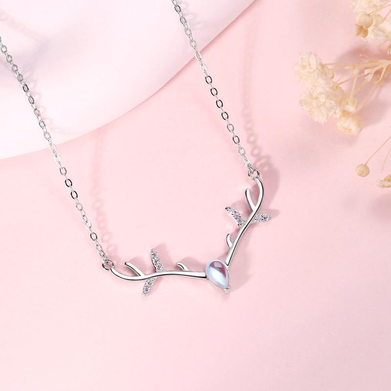 Elegant Elk Pendant Necklace in S925 Sterling Silver for Women – High-End Fashion Versatile Clavicle Chain
