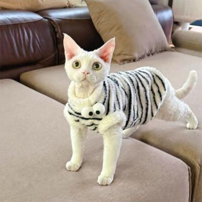 Haustierbedarf Warmer Winter-Haustierpullover Winddichte Verdickte Katze Gestreifte Weste Weiches Fleece Katze Ärmelloser Mantel Kälteschutz
