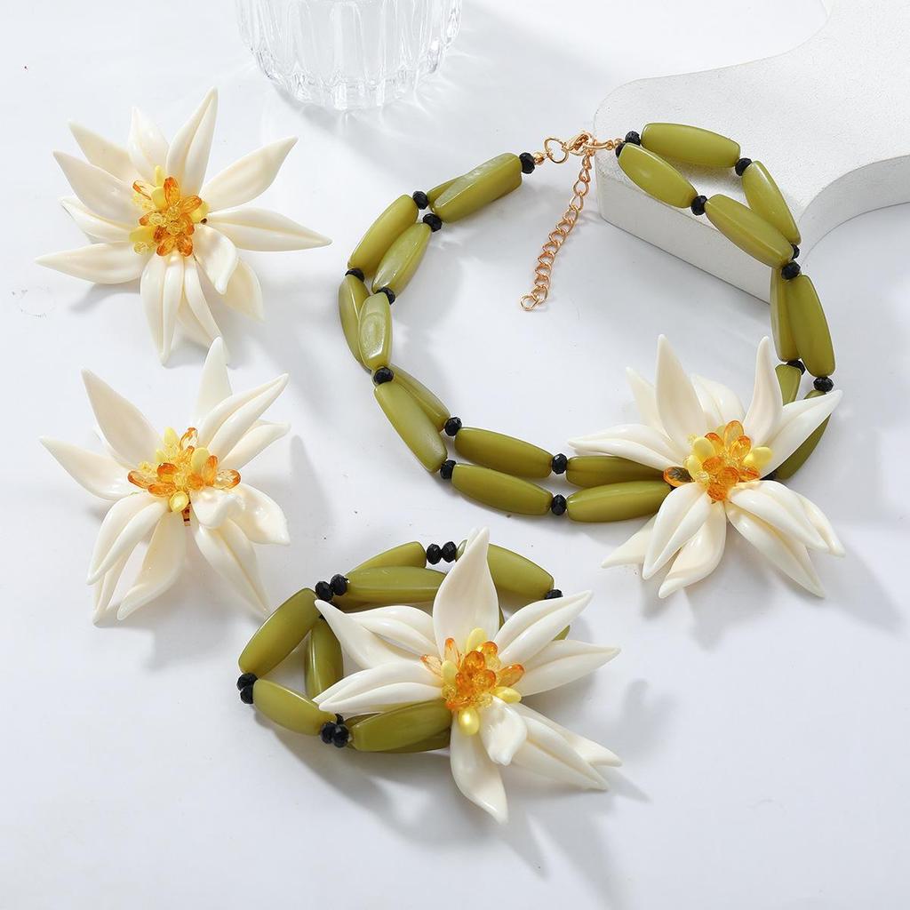 Z New 3-Piece Exaggerated Floral Resin Jewelry Set: Earrings, Necklace & Bracelet for Women