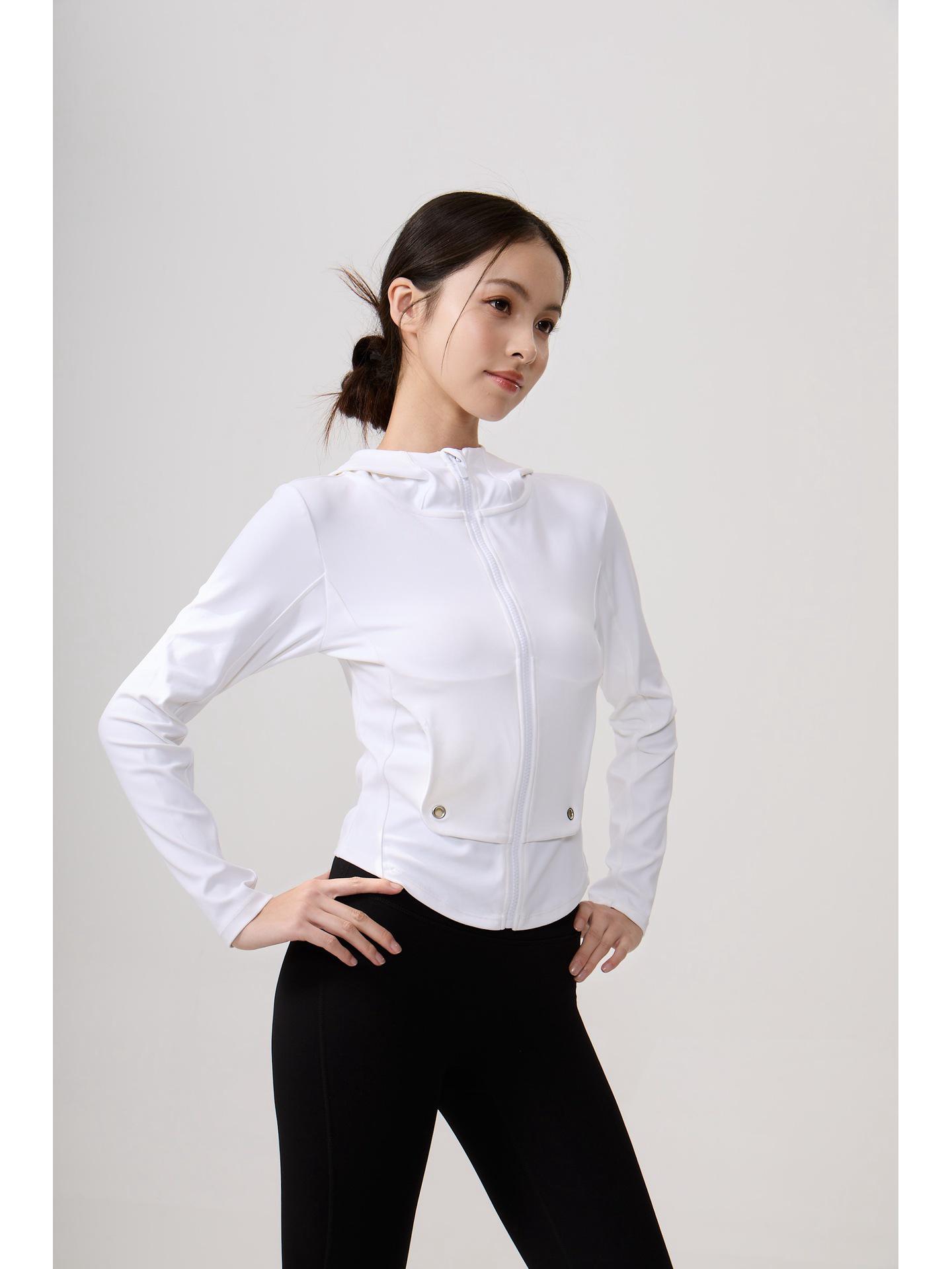 

Lu Chuan Slim Fit Hooded Yoga Jacket with Waistband Pocket and Zipper. Small