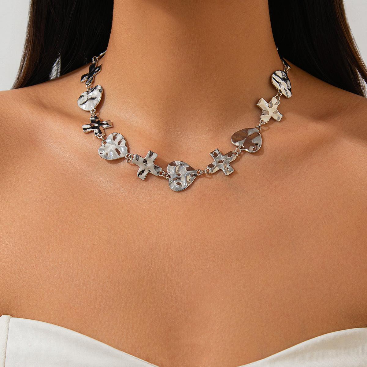Модное плиссированное ожерелье с персиковым сердцем и крестом, Сладкий и крутой стиль, Металлическое ожерелье в форме сердца для женщин