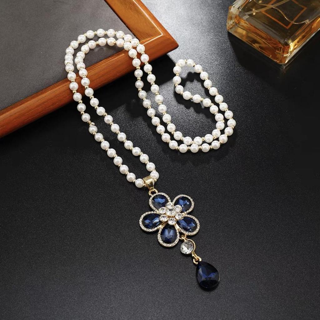 Korean Fashion Flower Sweater Chain Necklace - Autumn/Winter Women's High-End Cat's Eye Camellia Pendant.