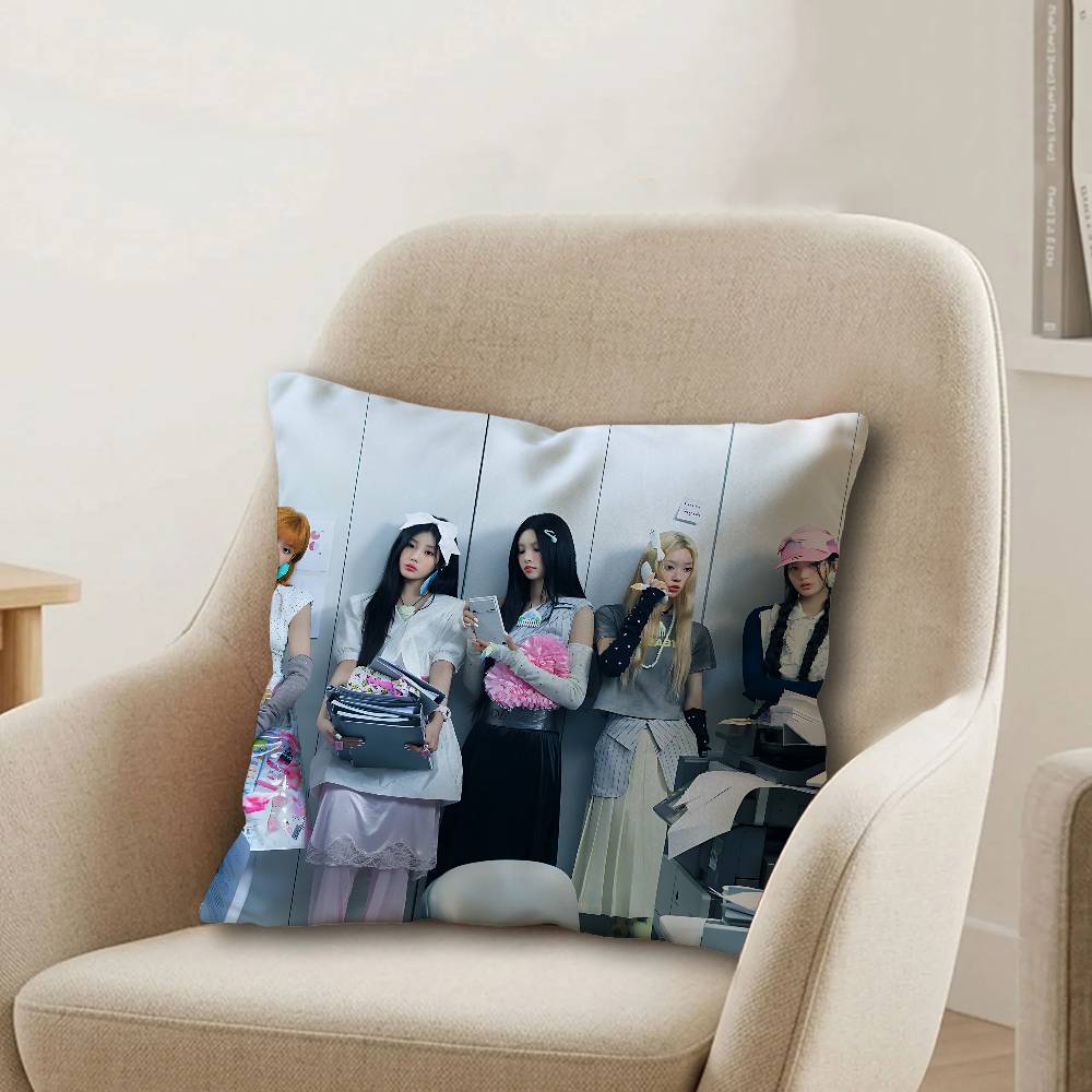 Kpop IILLIT Pillow Covers Cartoon Sofa Decorative Home Doublesided Printing Short Plush Cute Cushion Cover