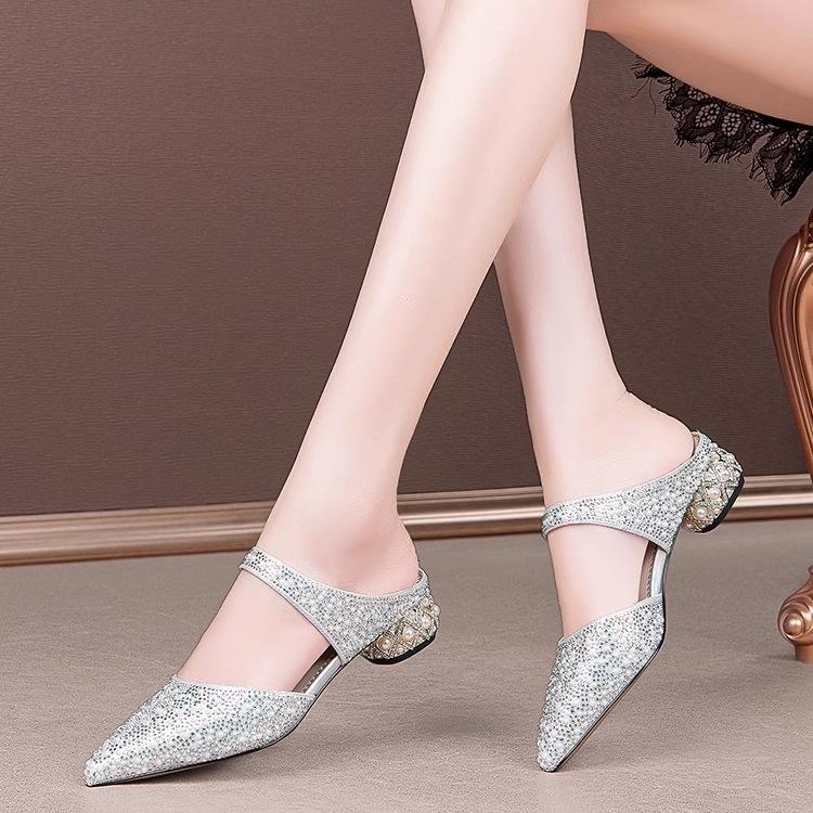 Pearl Rhinestone Bag Head Flat Heel Cool Slippers Women's Summer Fashion 2025 Thick Heel Low Heel Large Size Lazy Half Slippers