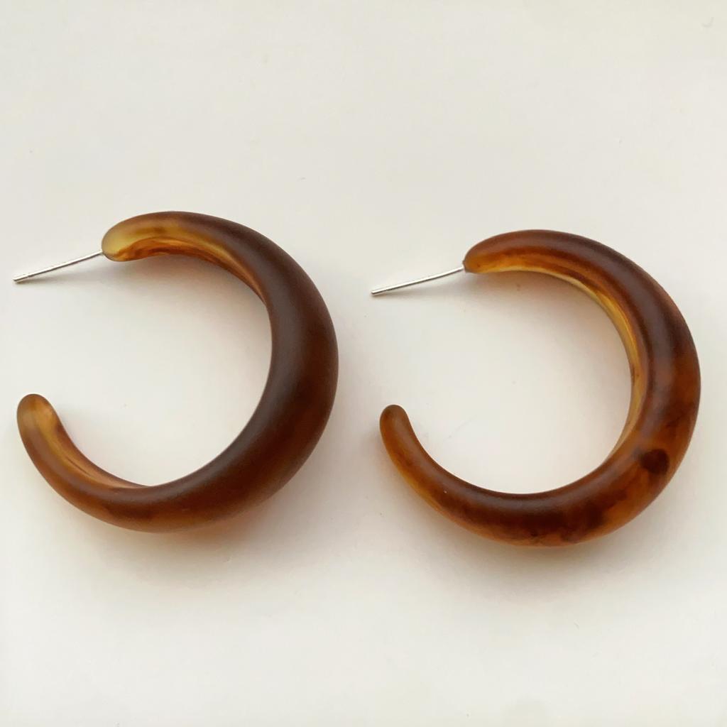 Needle Amber C Resin Earrings Women'S Retro Half Circle Earrings Premium Textured Earrings Fashion Big Earrings