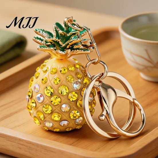 Anti-oxidation Key Pendant Keychain Sparkling Rhinestones Inlaid Three-Dimensional Pineapple Keyring Design Chain Lightweight Car Bag Accessory
