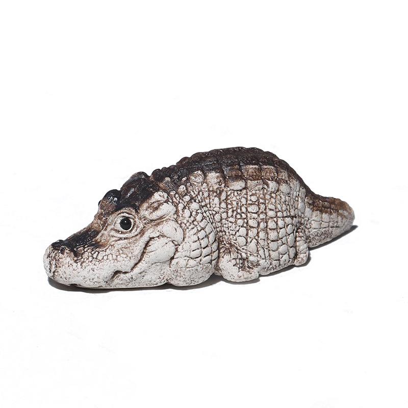 

Yixing Zisha Clay Alligator Tea Pet Ornament – Small Raisable Crocodile for Tea Ceremony Table
