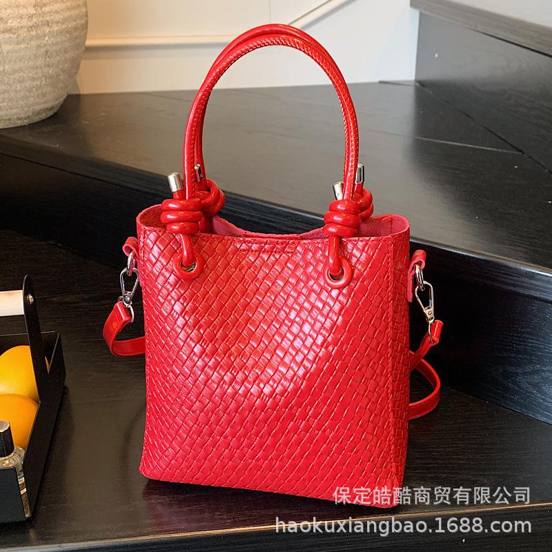 Premium Textured Small Bag Women's 2025 New Summer Versatile Messenger Bag Exquisite Super Fire Portable Bucket Bag