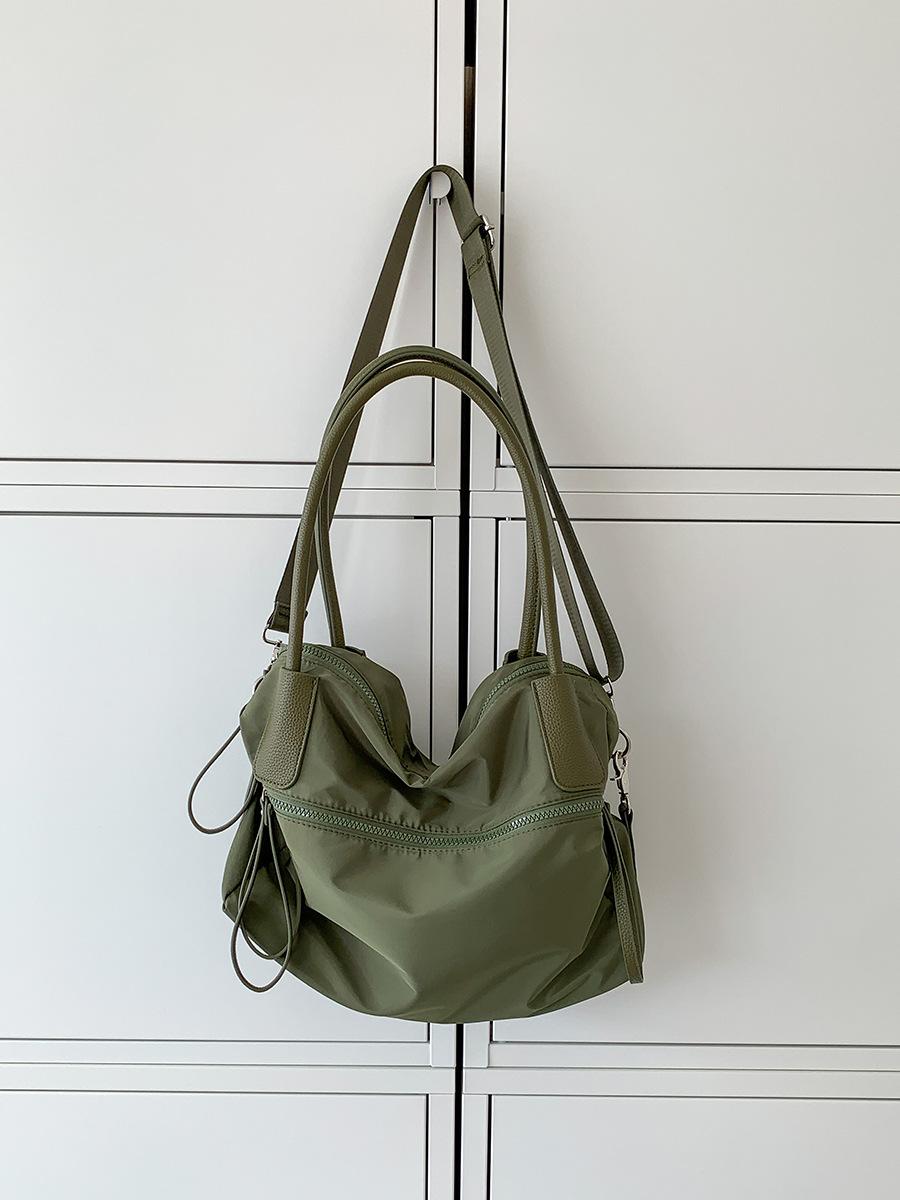 

New college student messenger bag women s large-capacity casual fashion tote bag pleated design nylon shoulder bag women зелений