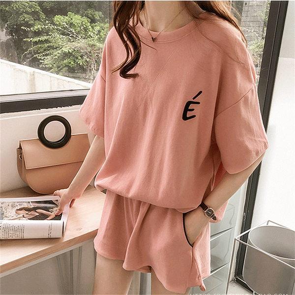 Women's Summer 2023 Loose-Fit Two-Piece Suit: Fashionable Short-Sleeve Top & Shorts for Casual Running or Student Style.
