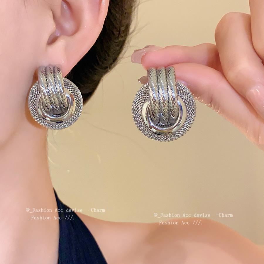 Silver Needle Round Metal Hollow Earrings European and American Temperament Earrings Light Luxury High-end Earrings Design Sense Niche