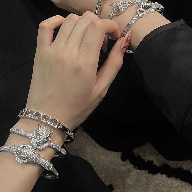 Luxury Overweight Full Diamond Zircon Green Eyes Leopard Opening Bracelet Series Banquet Accessories High-End Personality Bracelet