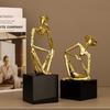Metallfigur Skulptur Mann mit goldenem Hut Denker Künstlicher Charakter Dekorative Figuren Heimdekorationszubehör