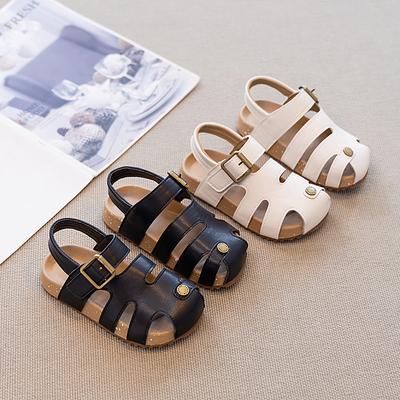 Sandálias Fechadas para Meninas Verão 2025 Sola Antiderrapante Criança Praia Sapatos Romanos Elegante Conforto Sandálias Gaiola de Couro 1-3 anos