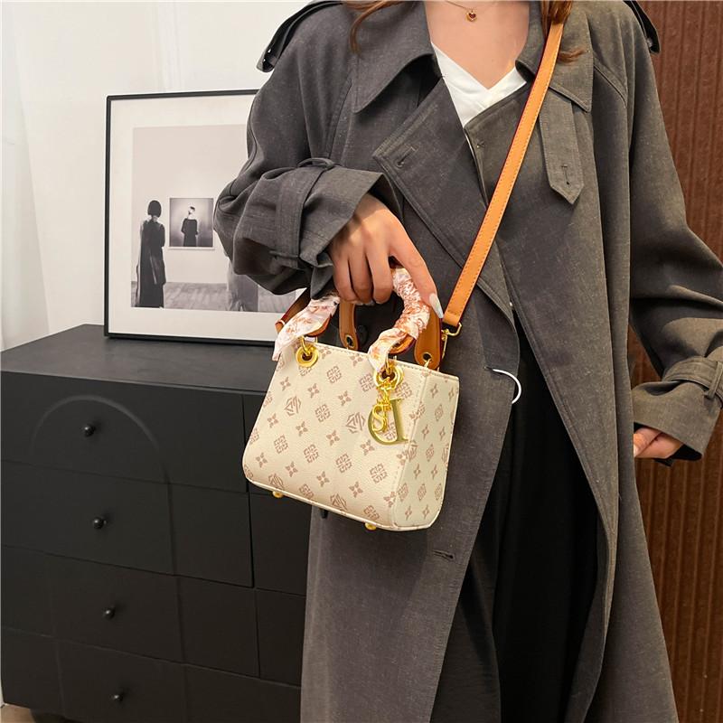 Premium Tasche Alterssichtigkeit kontrastierender Seidenschal Prinzessin Diana Tasche tragbare Schulter Damen Tasche