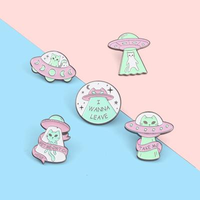 Creative Alien Cat Pins Funny Ufo Cartoon Brooch Lapel Badge Women Clothes Accessories Jewelry Gift