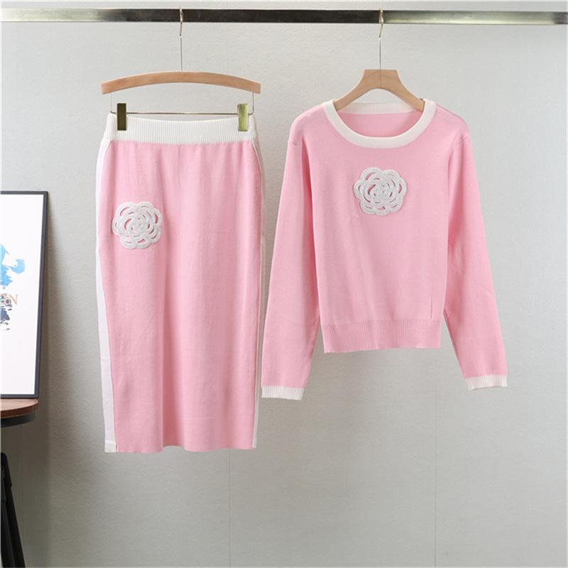 Women's autumn and winter knitted suit Fashionable round neck top contrasting color hip hugging skirt two-piece set