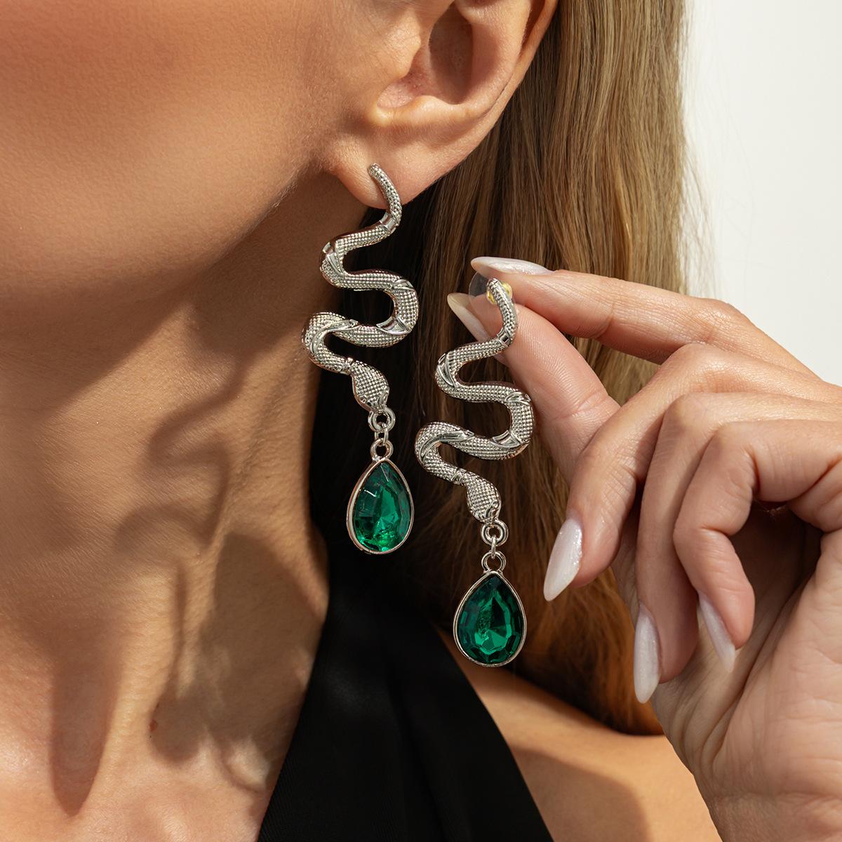 

Ins Fashion 3D Metal Snake Necklace, Luxury Minimalist Gem Pendant Clavicle Chain For Women 3