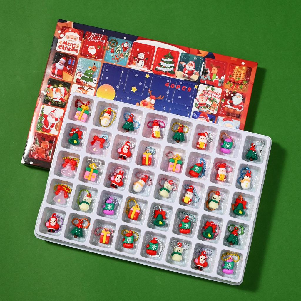 Vánoční hra s blind boxy Santa Clause - 40 otvorů, sváteční dárky a figurkové hračky pro děti