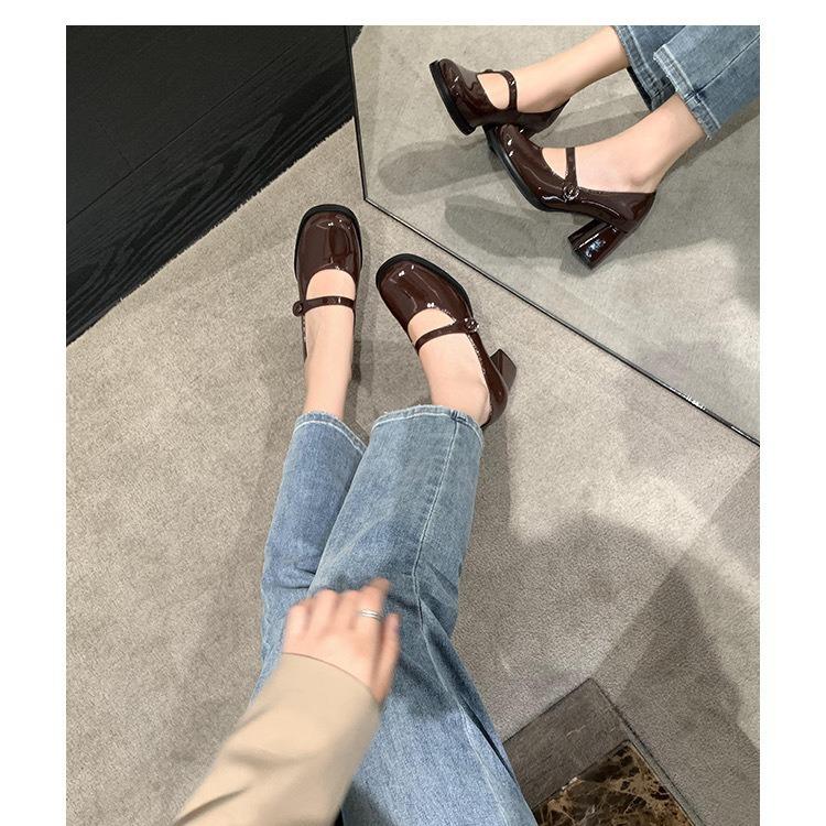 Mrs. Daisy~! New Square Head French Patent Leather One-word Buckle Thick Heel Mary Jane Shoes Girls High Heel Single Shoes