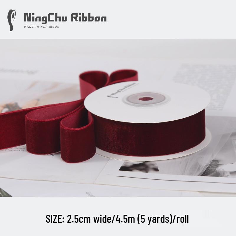 

Односторонняя бархатная лента бордового цвета для самодельных бантов, букетов, упаковки подарков и выпечки