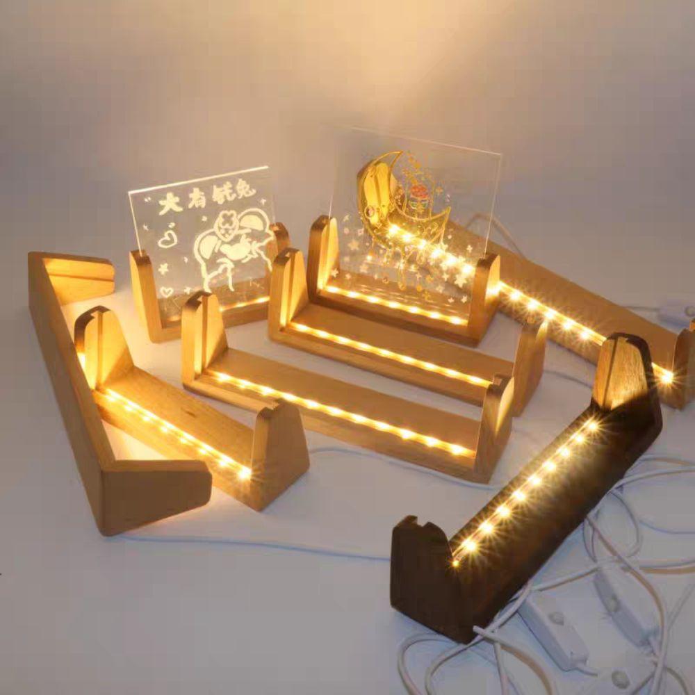 Teplé světlo Dřevěná osvětlená základna Design ve tvaru U Akrylové karty Stojany na vystavení 3D Krystaly Vystavení
