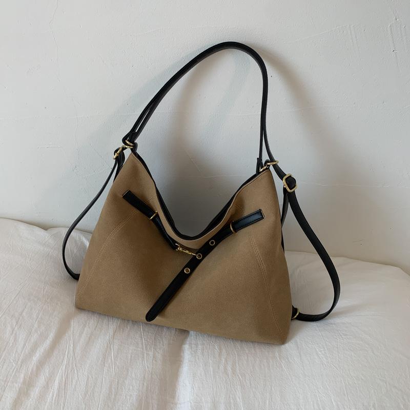 

Large capacity retro tote bag women s 2025 new autumn foreign style high value commuter crossbody backpack women хаки