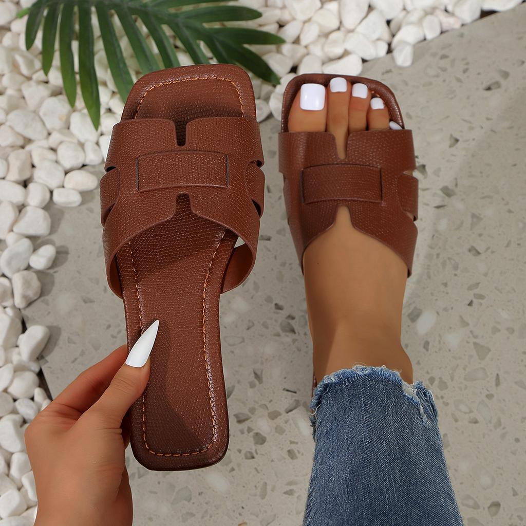 European and American Plus Solid Color Lightweight Flat Slippers for Women's Outdoor Wear, Beach Sandals