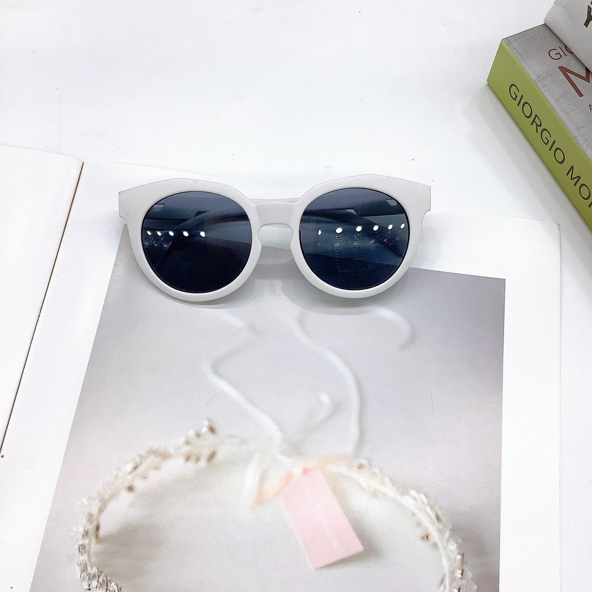 

детские солнцезащитные очки модные солнцезащитные очки анти-ультрафиолетовые детские солнцезащитные очки белый