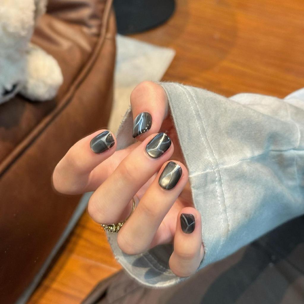 Black minimalist style metal lines pure hand-worn nail glass beads cat eye niche nail patch fake nails