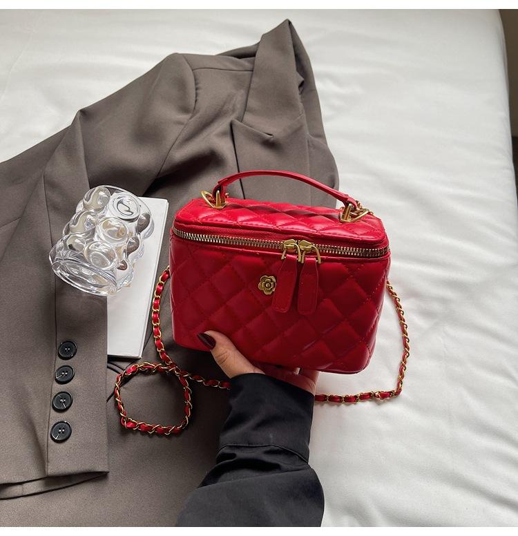 

2025 diamond chain small bag women s summer new Xiaoxiangfeng high-end portable box bag single shoulder messenger bag красный