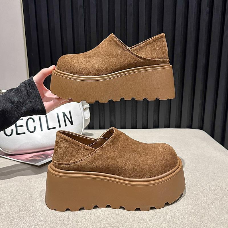 The new female model grows taller in spring, the small lazy is non-slip, one pedal is thick-soled, and two single shoes are worn.