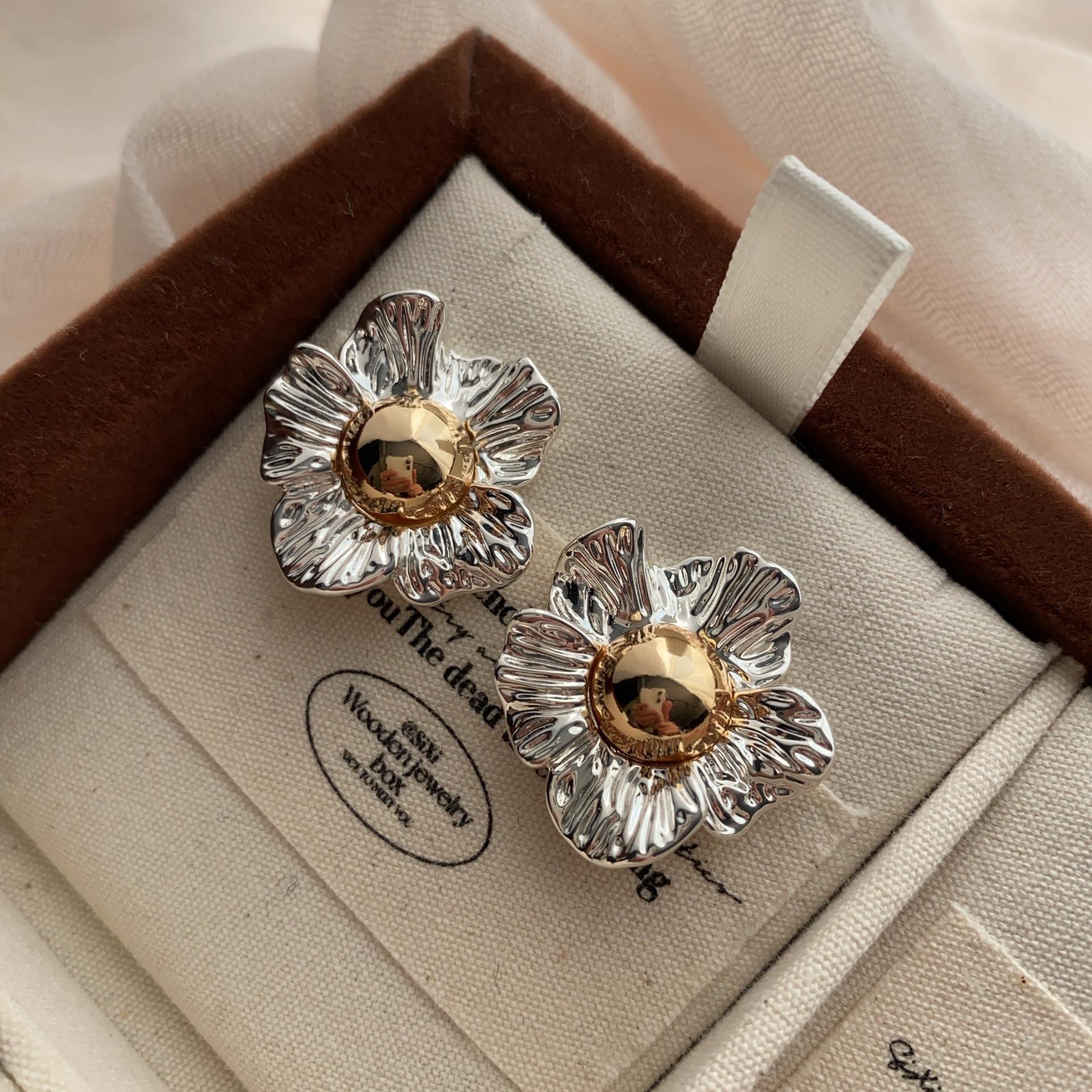 French retro metal contrasting flower earrings temperament earrings spring and summer new stud earrings
