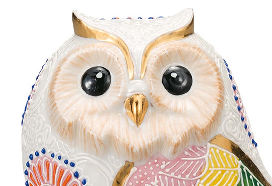 Kutani ware Iwataya 3.5 size horizontal owl with fine white detailing AP7-1323