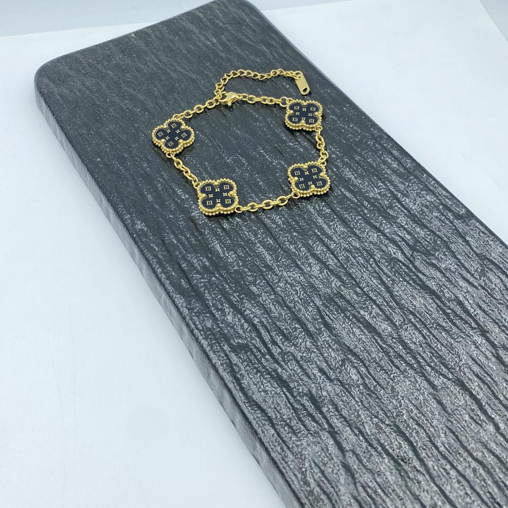 15MM Four Leaf Flower Classic Bracelet Titanium Steel Non-Fading Ladies Four Leaf Clover Bracelet