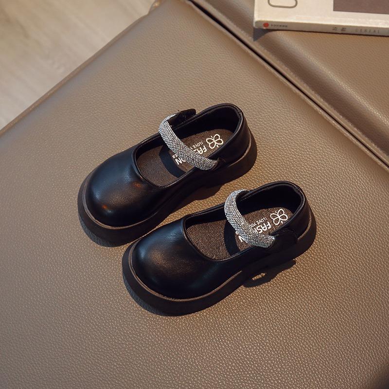 Barnskor Enkel Designer Elegant Flickors Festklänningar Läderskor Mode Mångsidiga Barn Casual Sneakers Zapatos De Niña