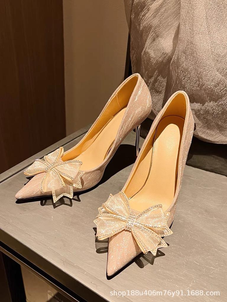 [Spot] New high heels, pointed tip, thin heel, rhinestone bow, French temperament, celebrity main wedding shoes