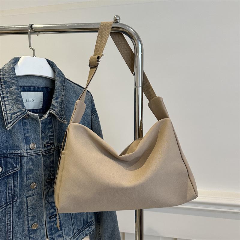 Nylon cloth 2025 summer trend new fashion simple large capacity shoulder bag foreign style casual messenger tote bag