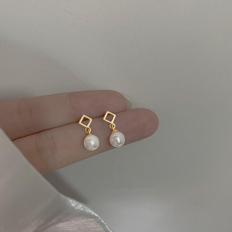 

High-End Geometric Retro French Square Pearl Dangle Earrings for Women золотой