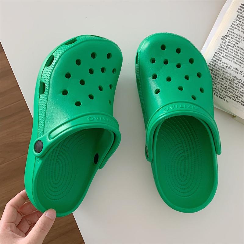 The New Style of Shoes, Crocs, Are Cute and Suitable for Both Indoor and Outdoor Use. They Are Beach Flip-flops and Women's Shoes