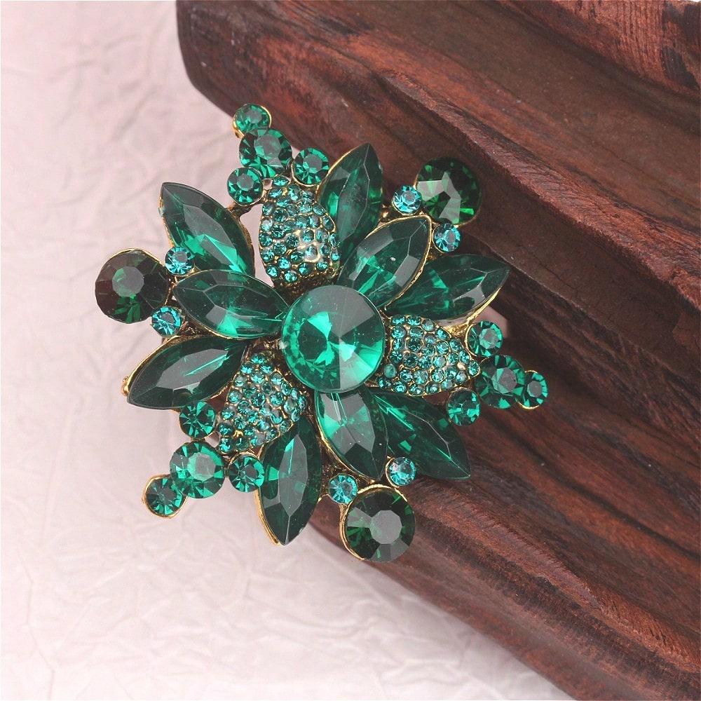 Gold-Tone Green Crystal Floral Brooch, Vintage-Inspired Design Adorned with Green Rhinestones, for Formal Events, Ideal Gifting