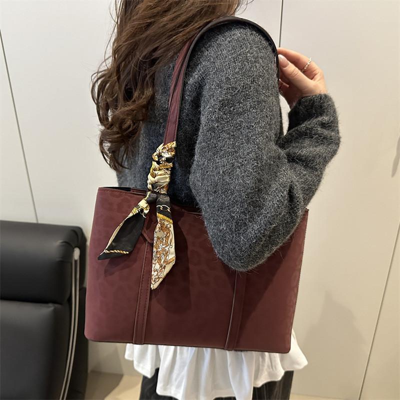 Retro Casual Large Capacity Tote Bag With Zipper Closure For Daily Use