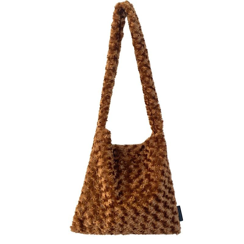 

Golden velvet woven bag heavy industry portable shoulder women s bag fashion niche design messenger bag bag