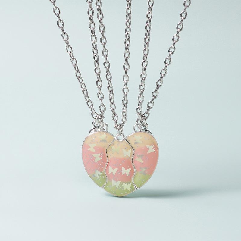 Dziecięcy naszyjnik z sercem magnetycznym z emalią motylkową