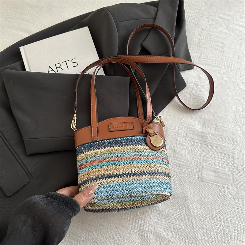 

Contrasting color woven shoulder bag trendy new trendy fashion design casual portable striped bucket bag