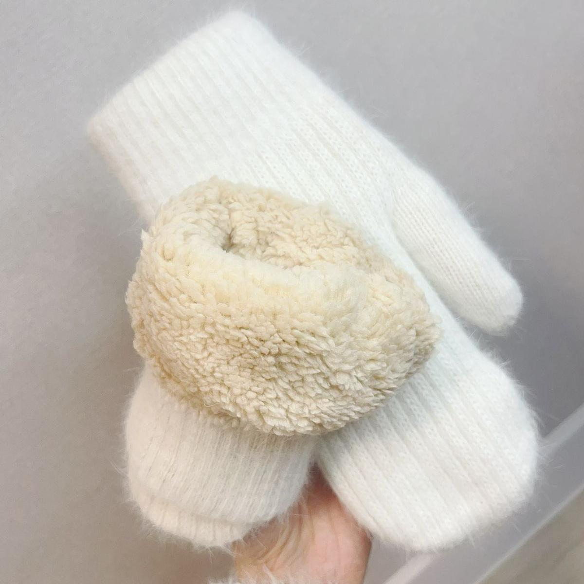 

В язані теплі рукавички з флісом