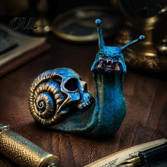 Realistic Skull Snail Sculpture Halloween Resin Statue, Creepy Horror Ornament with Small Gift for Friends Shell, Scary Party Haunted House