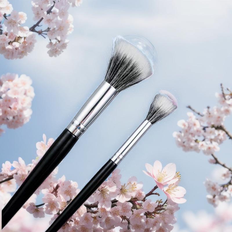 

Fine Goat Hair Stippling Blush Brush - Single Makeup Brush Set