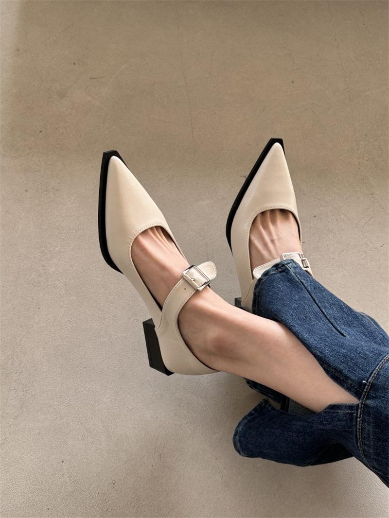 

Foreign trade large size pointed thick heel soft sole fashion small leather shoes European and American spring and summer fashion high heels sin 43 белый